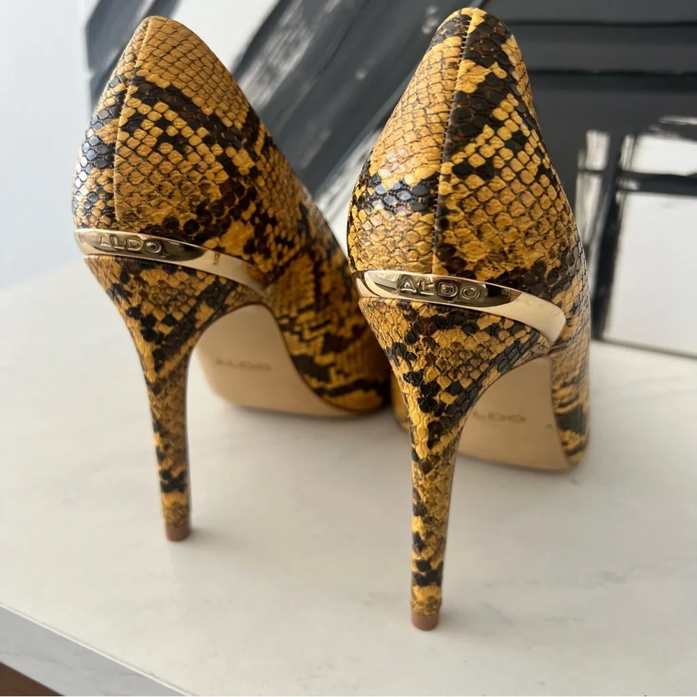 ALDO Yellow Snake Print Pumps - Picture 4 of 9